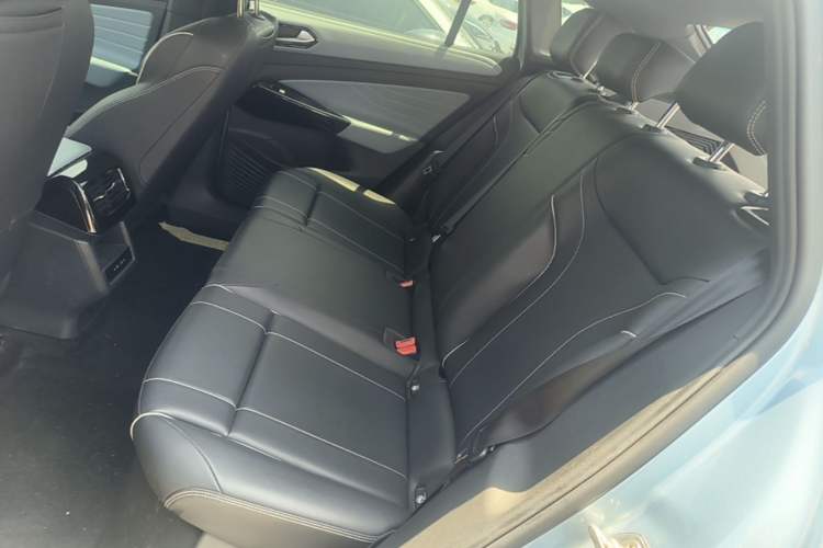 Used Volkswagen ID.4 X 2025 Smart Version Pure & Intelligent Enjoyment Edition Left Rear Seat