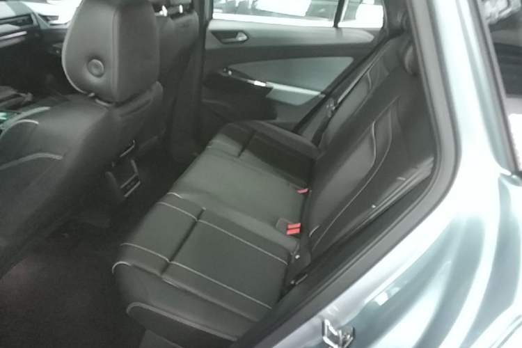 Used Volkswagen ID.4 X 2025 Smart Version Pure & Intelligent Enjoyment Edition Left Rear Seat