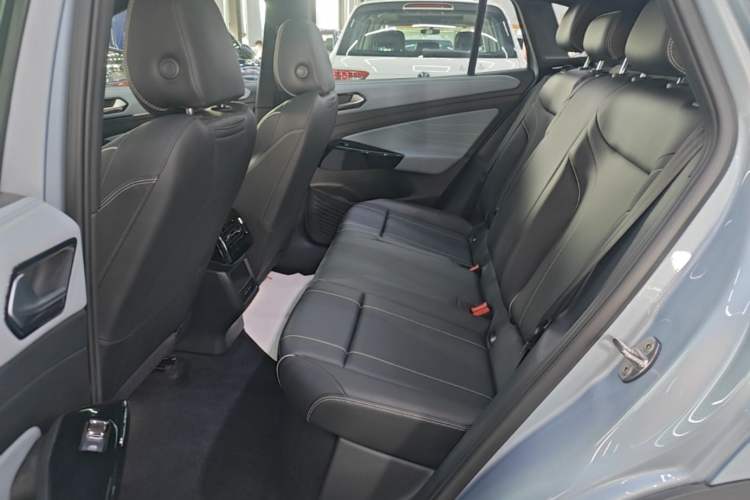 Used Volkswagen ID.4 X 2025 Smart Version Pure & Intelligent Enjoyment Edition Left Rear Seat