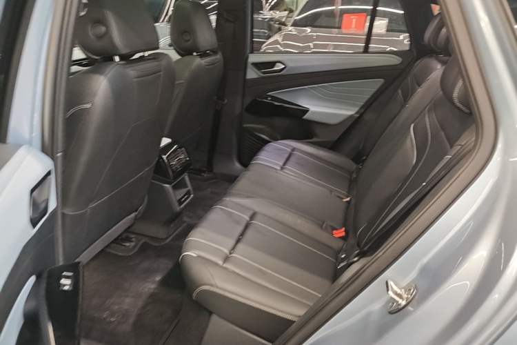 Used Volkswagen ID.4 X 2025 Smart Version Pure & Intelligent Enjoyment Edition Left Rear Seat