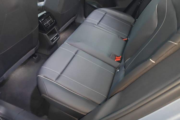Used Volkswagen ID.4 X 2025 Smart Version Pure & Intelligent Enjoyment Edition Left Rear Seat
