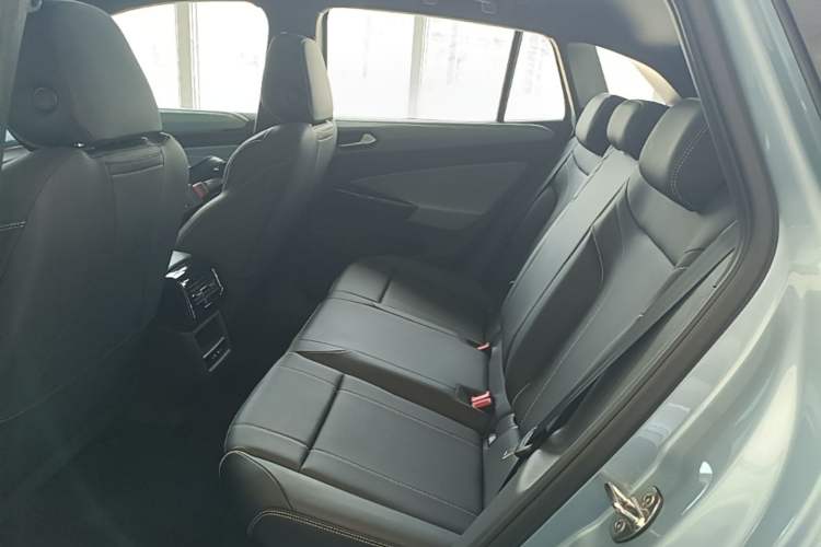 Used Volkswagen ID.4 X 2025 Smart Version Pure & Intelligent Enjoyment Edition Left Rear Seat