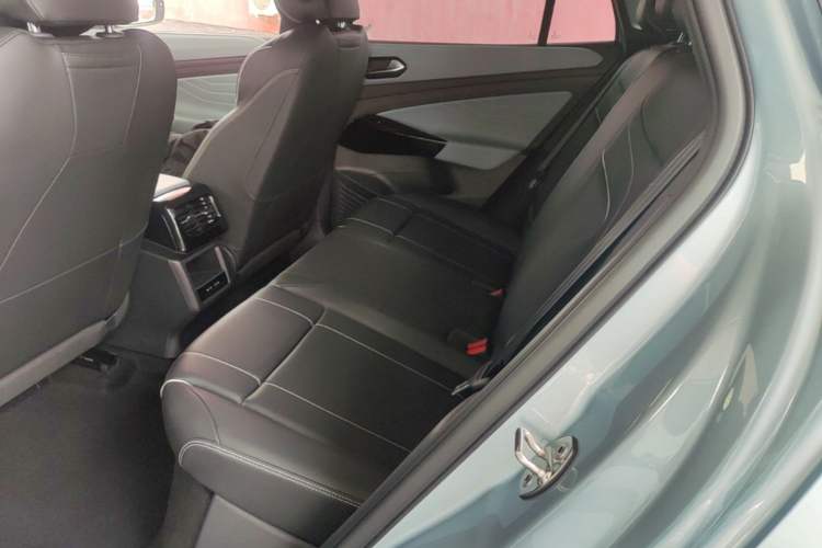 Used Volkswagen ID.4 X 2025 Smart Version Pure & Intelligent Enjoyment Edition Left Rear Seat