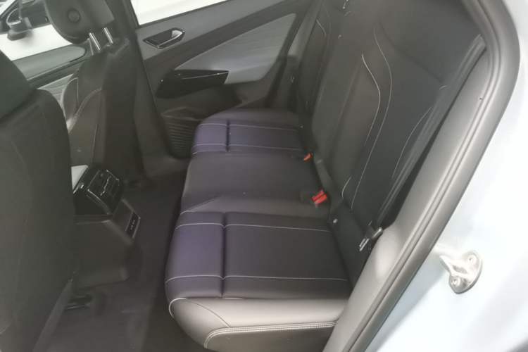 Used Volkswagen ID.4 X 2025 Smart Version Pure & Intelligent Enjoyment Edition Left Rear Seat