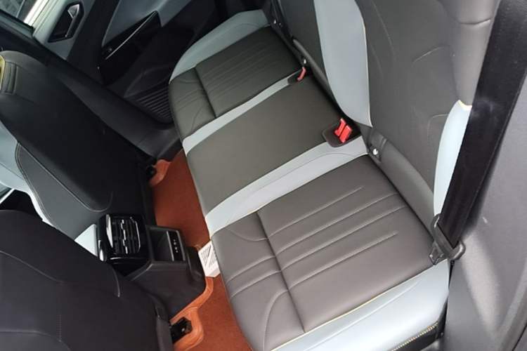 Used Volkswagen ID.4 X 2025 Smart Version Pure & Intelligent Enjoyment Edition Left Rear Seat