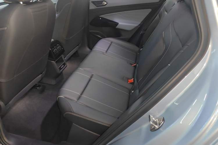 Used Volkswagen ID.4 X 2025 Smart Version Pure & Intelligent Enjoyment Edition Left Rear Seat