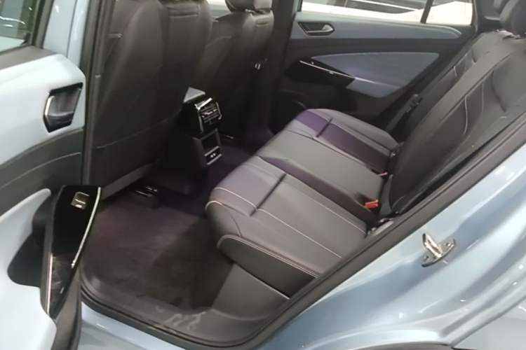 Used Volkswagen ID.4 X 2025 Smart Version Pure & Intelligent Enjoyment Edition Left Rear Seat