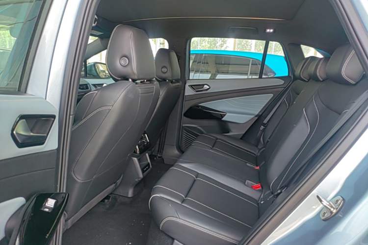 Used Volkswagen ID.4 X 2025 Smart Version Pure & Intelligent Enjoyment Edition Left Rear Seat
