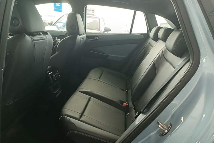Used Volkswagen ID.4 X 2025 Smart Version Pure & Intelligent Enjoyment Edition Left Rear Seat