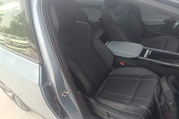Used Volkswagen ID.4 X 2025 Smart Version Pure & Intelligent Enjoyment Edition Right Front Seat