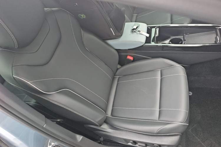 Used Volkswagen ID.4 X 2025 Smart Version Pure & Intelligent Enjoyment Edition Right Front Seat