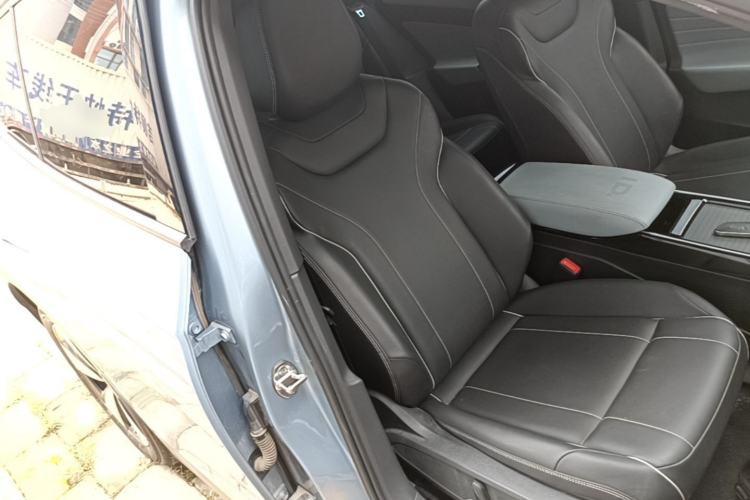 Used Volkswagen ID.4 X 2025 Smart Version Pure & Intelligent Enjoyment Edition Right Front Seat