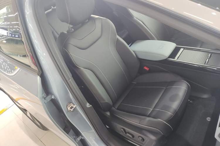 Used Volkswagen ID.4 X 2025 Smart Version Pure & Intelligent Enjoyment Edition Right Front Seat