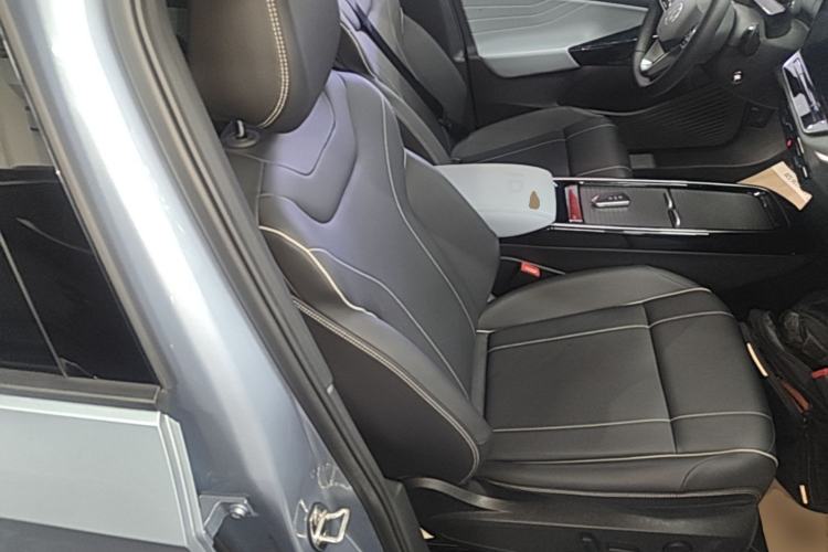 Used Volkswagen ID.4 X 2025 Smart Version Pure & Intelligent Enjoyment Edition Right Front Seat