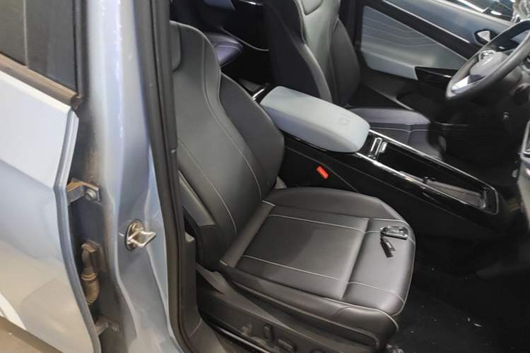 Used Volkswagen ID.4 X 2025 Smart Version Pure & Intelligent Enjoyment Edition Right Front Seat