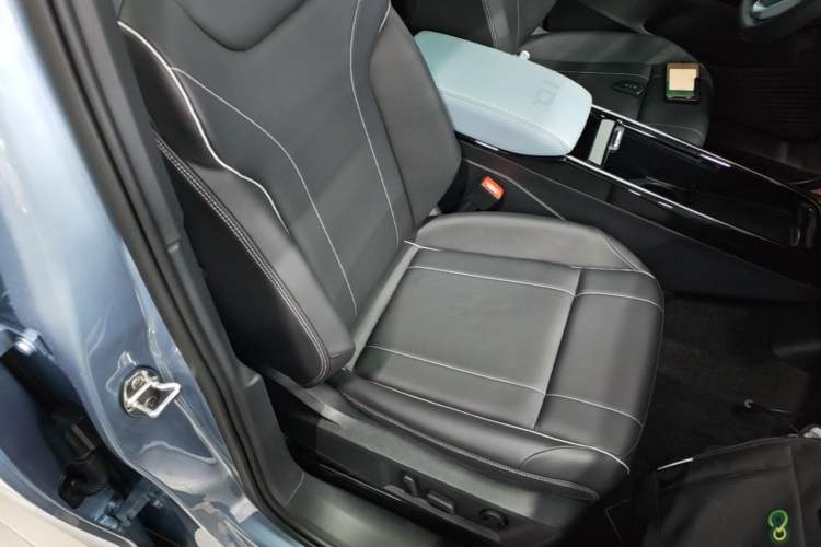 Used Volkswagen ID.4 X 2025 Smart Version Pure & Intelligent Enjoyment Edition Right Front Seat