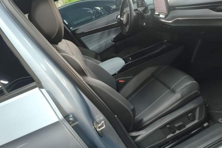 Used Volkswagen ID.4 X 2025 Smart Version Pure & Intelligent Enjoyment Edition Right Front Seat