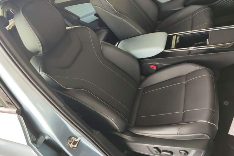 Used Volkswagen ID.4 X 2025 Smart Version Pure & Intelligent Enjoyment Edition Right Front Seat