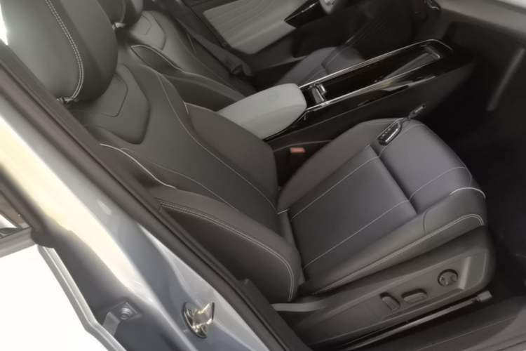 Used Volkswagen ID.4 X 2025 Smart Version Pure & Intelligent Enjoyment Edition Right Front Seat