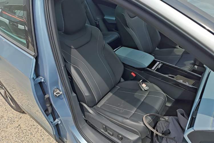 Used Volkswagen ID.4 X 2025 Smart Version Pure & Intelligent Enjoyment Edition Right Front Seat