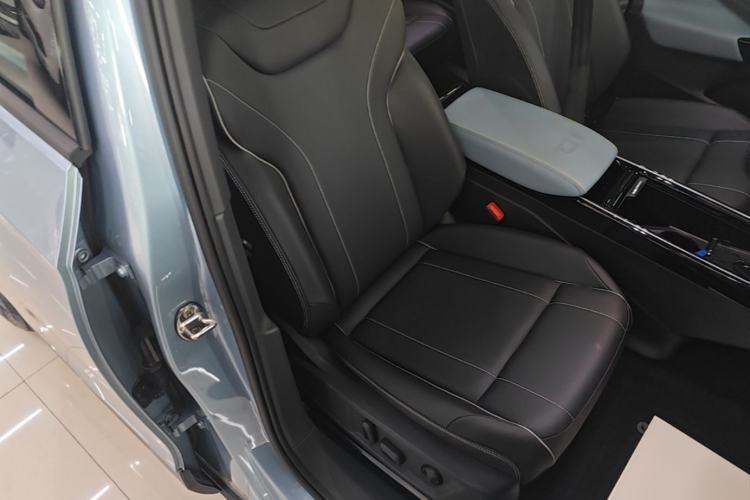 Used Volkswagen ID.4 X 2025 Smart Version Pure & Intelligent Enjoyment Edition Right Front Seat