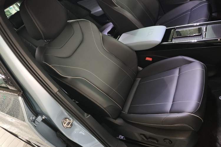 Used Volkswagen ID.4 X 2025 Smart Version Pure & Intelligent Enjoyment Edition Right Front Seat