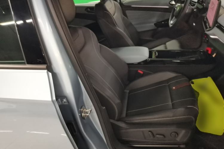Used Volkswagen ID.4 X 2025 Smart Version Pure & Intelligent Enjoyment Edition Right Front Seat