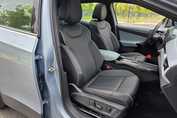 Used Volkswagen ID.4 X 2025 Smart Version Pure & Intelligent Enjoyment Edition Right Front Seat