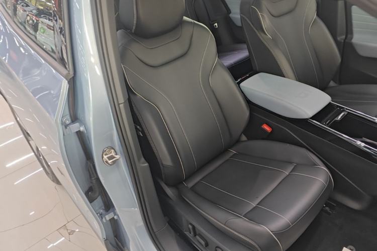 Used Volkswagen ID.4 X 2025 Smart Version Pure & Intelligent Enjoyment Edition Right Front Seat