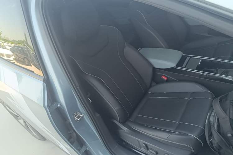 Used Volkswagen ID.4 X 2025 Smart Version Pure & Intelligent Enjoyment Edition Right Front Seat
