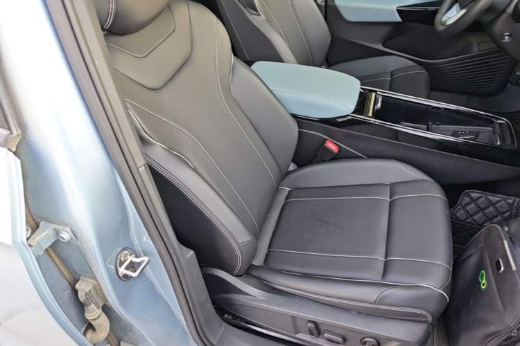 Used Volkswagen ID.4 X 2025 Smart Version Pure & Intelligent Enjoyment Edition Right Front Seat