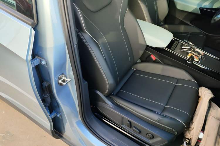 Used Volkswagen ID.4 X 2025 Smart Version Pure & Intelligent Enjoyment Edition Right Front Seat