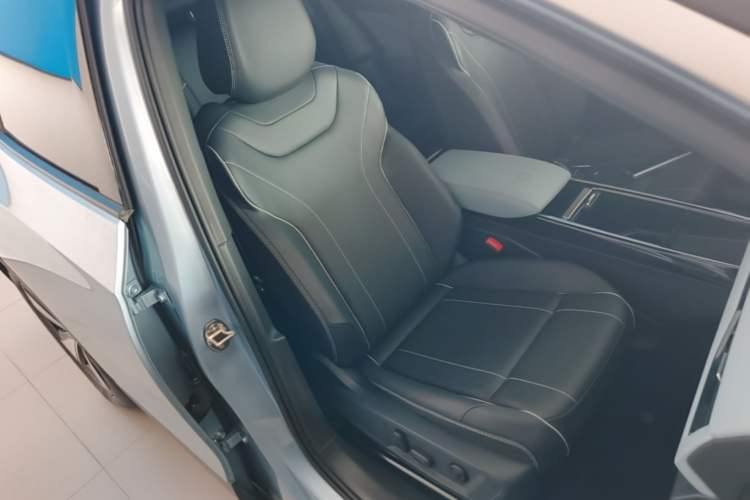 Used Volkswagen ID.4 X 2025 Smart Version Pure & Intelligent Enjoyment Edition Right Front Seat