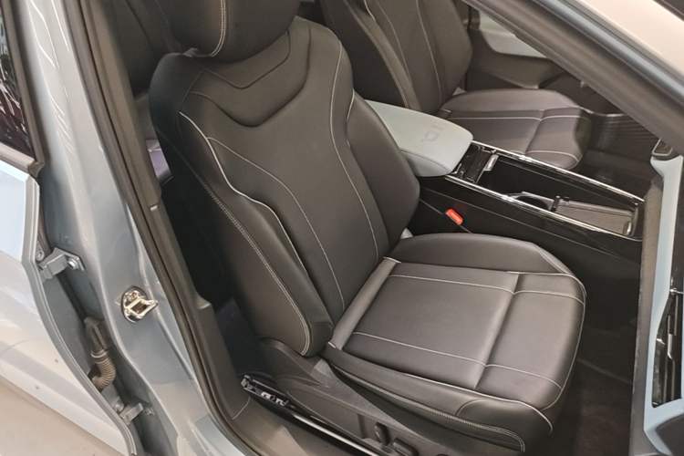 Used Volkswagen ID.4 X 2025 Smart Version Pure & Intelligent Enjoyment Edition Right Front Seat