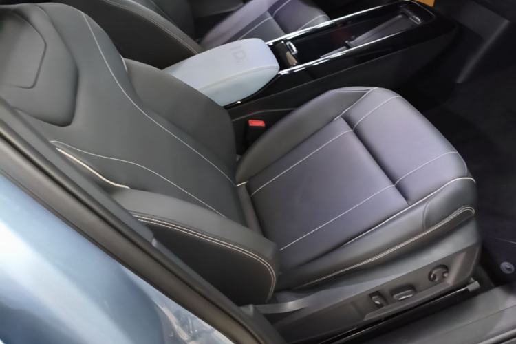 Used Volkswagen ID.4 X 2025 Smart Version Pure & Intelligent Enjoyment Edition Right Front Seat
