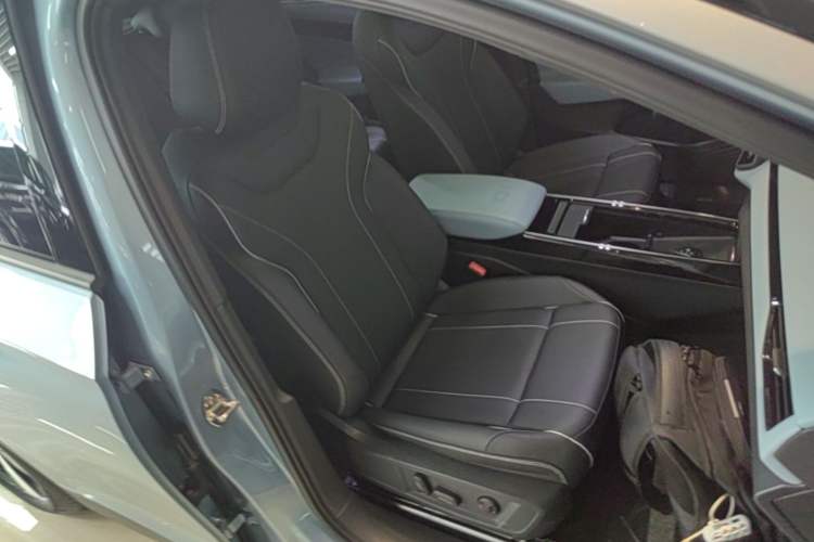Used Volkswagen ID.4 X 2025 Smart Version Pure & Intelligent Enjoyment Edition Right Front Seat