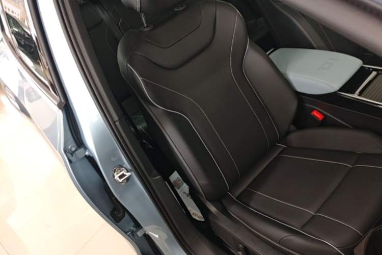 Used Volkswagen ID.4 X 2025 Smart Version Pure & Intelligent Enjoyment Edition Right Front Seat