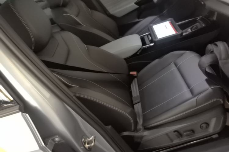 Used Volkswagen ID.4 X 2025 Smart Version Pure & Intelligent Enjoyment Edition Right Front Seat