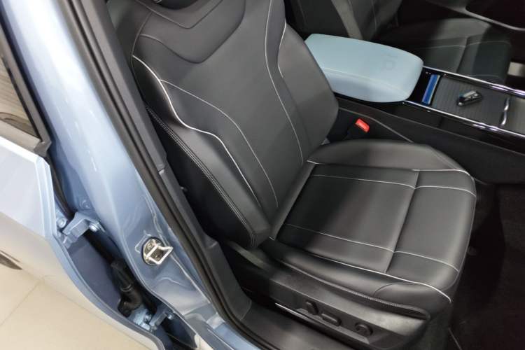 Used Volkswagen ID.4 X 2025 Smart Version Pure & Intelligent Enjoyment Edition Right Front Seat