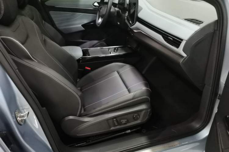 Used Volkswagen ID.4 X 2025 Smart Version Pure & Intelligent Enjoyment Edition Right Front Seat