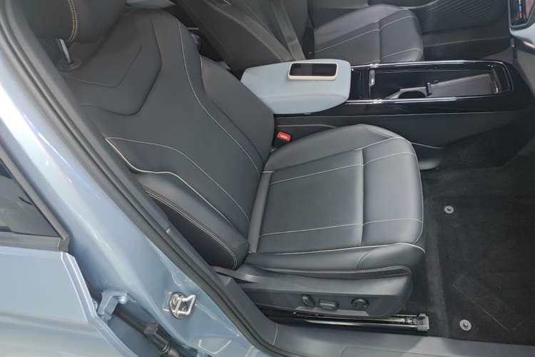 Used Volkswagen ID.4 X 2025 Smart Version Pure & Intelligent Enjoyment Edition Right Front Seat
