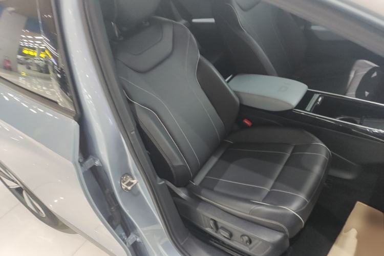 Used Volkswagen ID.4 X 2025 Smart Version Pure & Intelligent Enjoyment Edition Right Front Seat