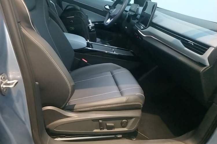 Used Volkswagen ID.4 X 2025 Smart Version Pure & Intelligent Enjoyment Edition Right Front Seat