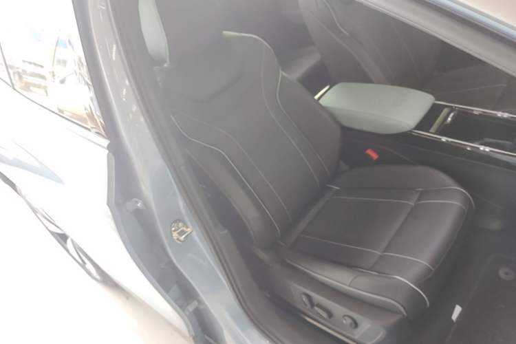 Used Volkswagen ID.4 X 2025 Smart Version Pure & Intelligent Enjoyment Edition Right Front Seat