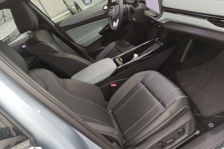 Used Volkswagen ID.4 X 2025 Smart Version Pure & Intelligent Enjoyment Edition Right Front Seat