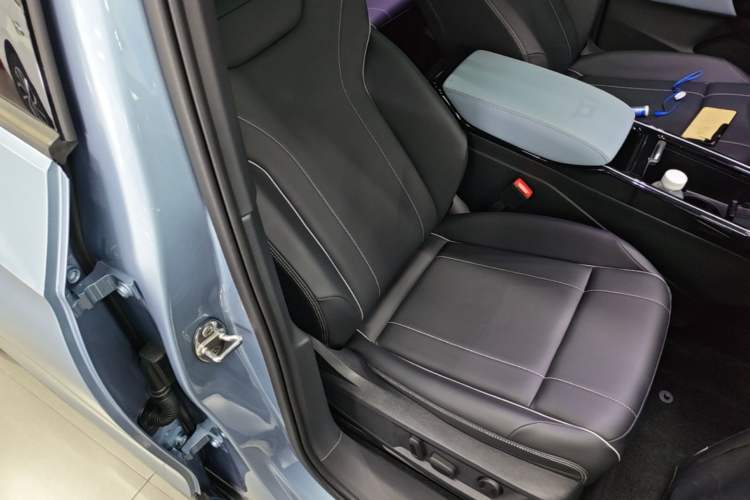 Used Volkswagen ID.4 X 2025 Smart Version Pure & Intelligent Enjoyment Edition Right Front Seat