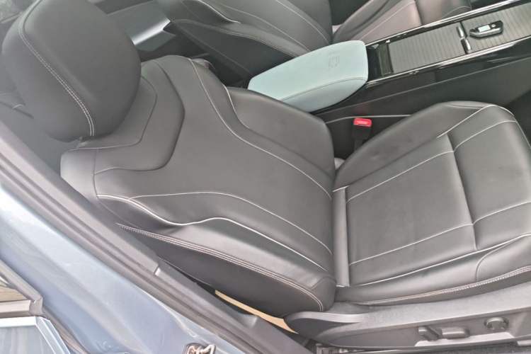 Used Volkswagen ID.4 X 2025 Smart Version Pure & Intelligent Enjoyment Edition Right Front Seat