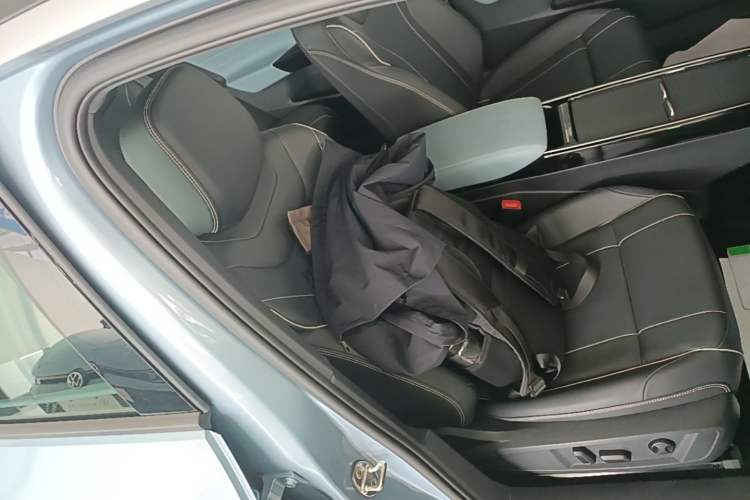 Used Volkswagen ID.4 X 2025 Smart Version Pure & Intelligent Enjoyment Edition Right Front Seat