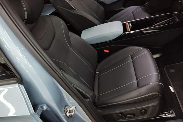 Used Volkswagen ID.4 X 2025 Smart Version Pure & Intelligent Enjoyment Edition Right Front Seat