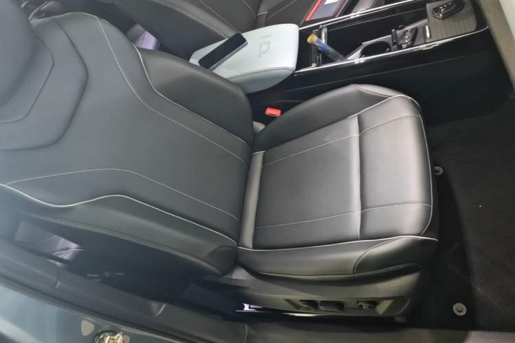Used Volkswagen ID.4 X 2025 Smart Version Pure & Intelligent Enjoyment Edition Right Front Seat